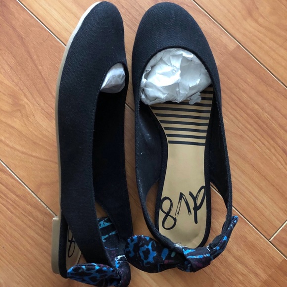 NEW Dolce Vita dv8 Black Flats Blue Bow Size 6 - Picture 2 of 7